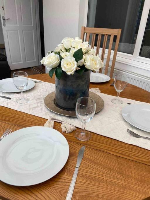 Manchester - Eccles - Business - Contractors - Families - Discounts Available Esterno foto