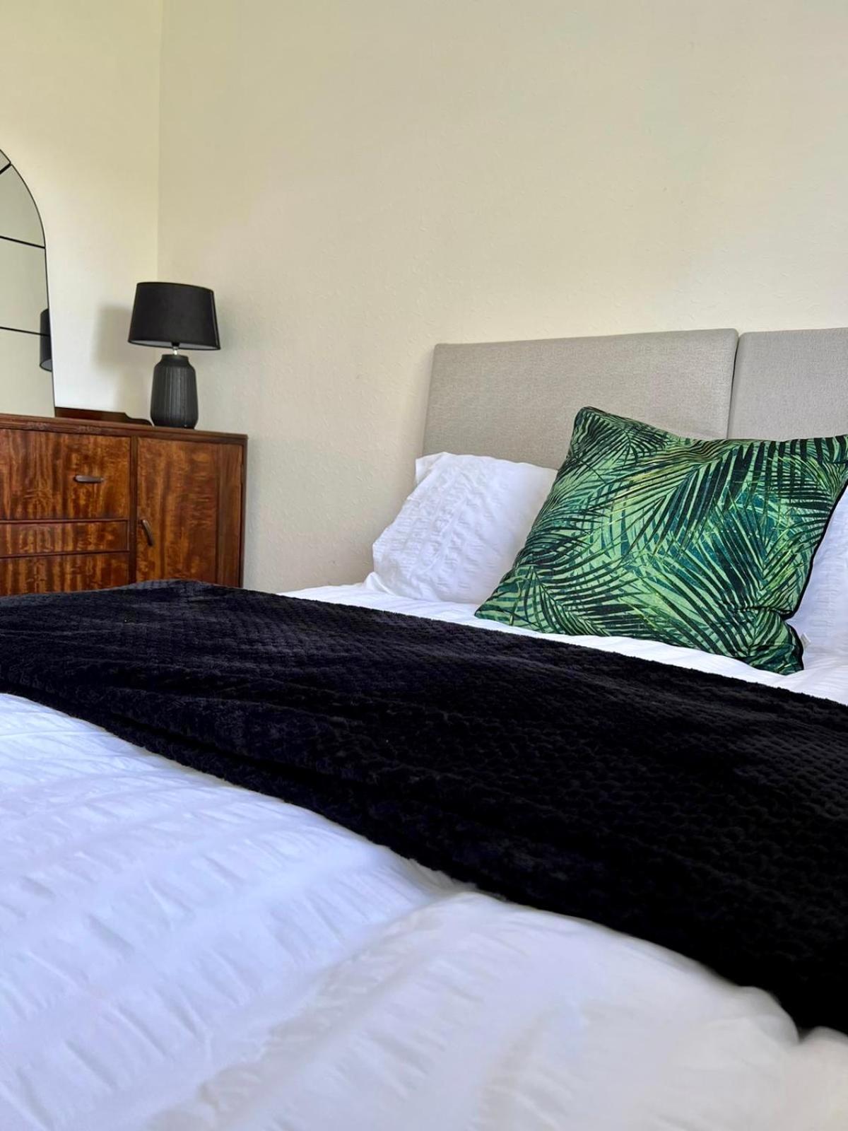 Manchester - Eccles - Business - Contractors - Families - Discounts Available Esterno foto
